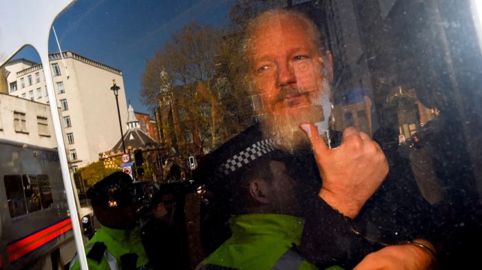 Julian assange extradition us uk wikileaks espionage hacking charges