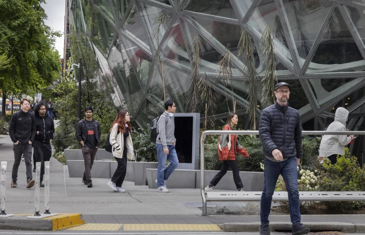 Amazon job cut seattle hq global operations