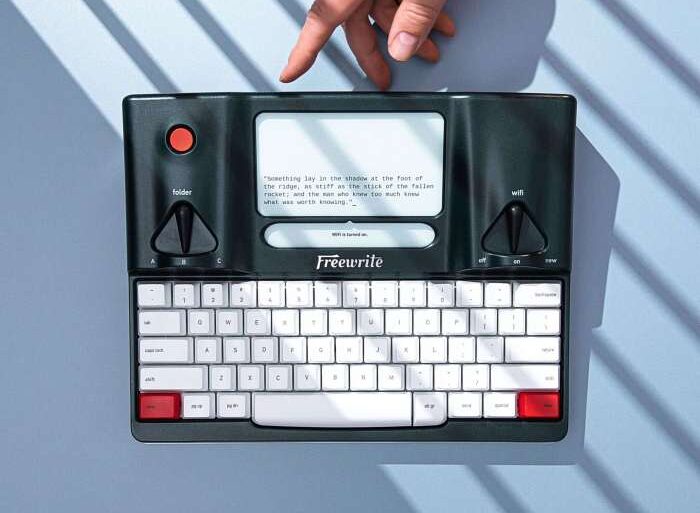 Freewrite traveler typewriter distraction free indiegogo kickstarter