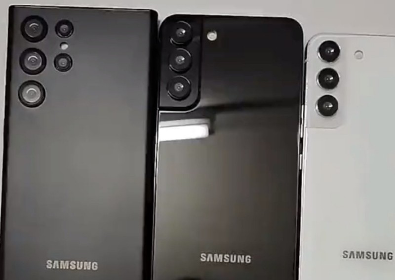 Leaked video shows purported dummy units of Samsung Galaxy S22 models ... Samsung galaxy s22 leaked images hint at curved edges s pen support
