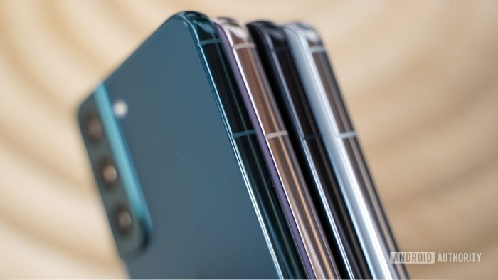 Samsung Galaxy S22 and S22+ leak hints at wider displays with almost no ... Samsung galaxy s22 leaked images hint at curved edges s pen support