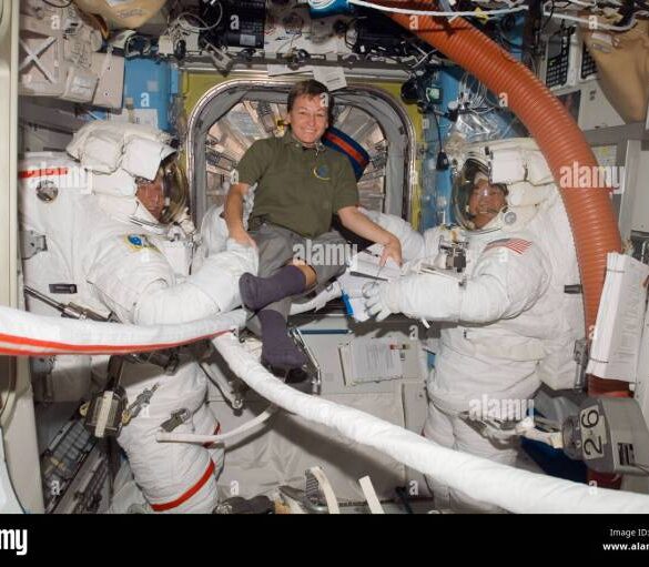 Nasa livestream astronauts launch iss peggy whitson female commander