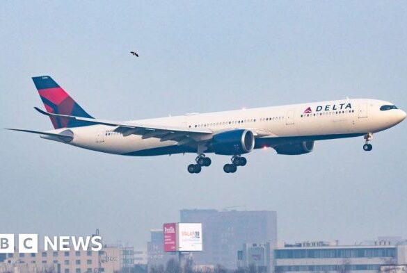 United delta airlines change fee eliminate covid