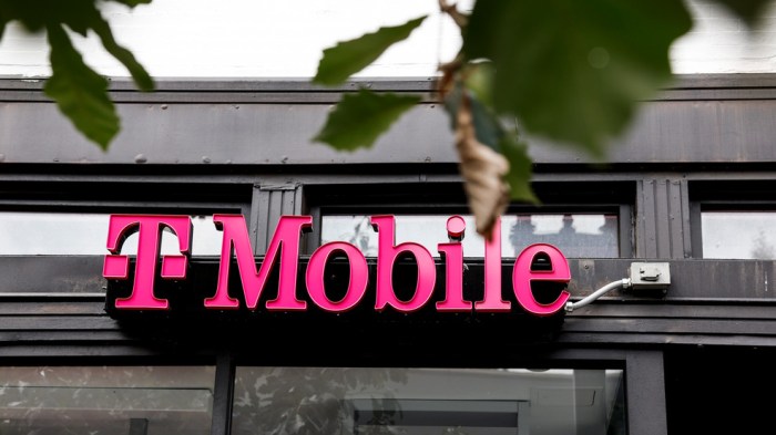 T mobile layoffs hit retail staff as carrier shifts store strategy