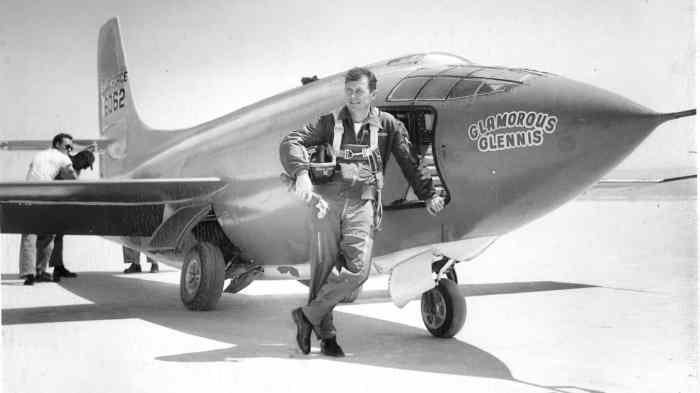 Yeager chuck barrier cnn broke Chuck yeager test pilot who first broke sound barrier dies at age 97