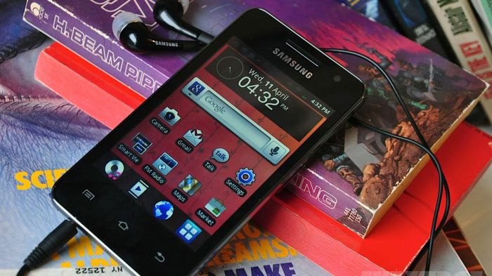 Samsung takes on ipod touch with galaxy s wi fi
