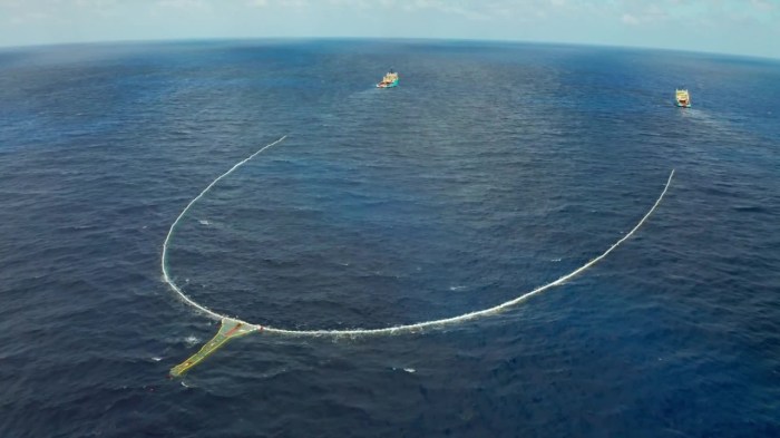 Ocean cleanup system 03 is catching plastic pollution in the pacific