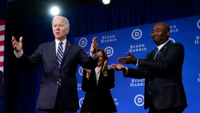 Democratic national committee email russia hackers breach