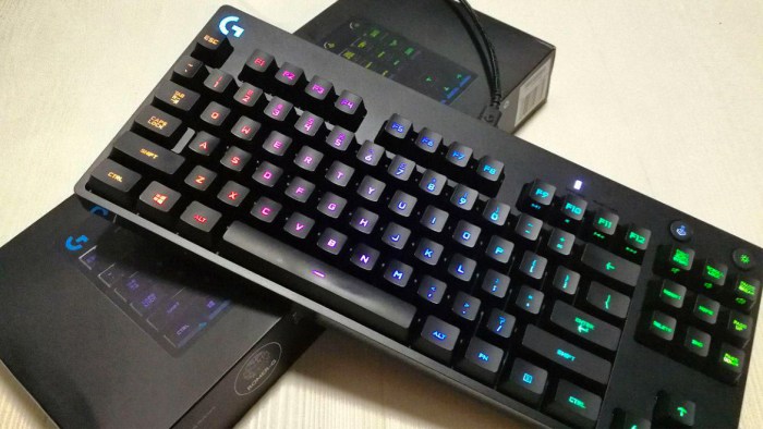 Keyboard logitech mechanical pro gaming slash off