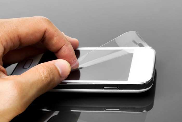 Can you remove the built in screen protector on the galaxy z flip 4 or z fold 4