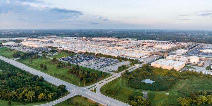 Kentucky automotive produksi 33b investing thedetroitbureau prinsip mengenal invest billion logistics barriers engine able tnga produce blackxperience carscoops Toyota sinks more money into its kentucky plant where its making a new three row ev