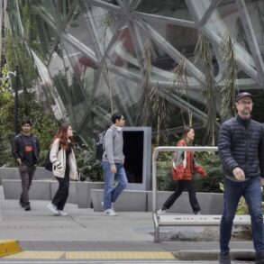 Amazon job cut seattle hq global operations
