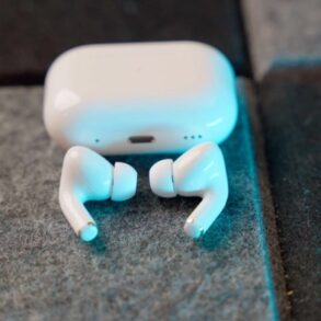 Report apple gearing up to launch two new airpods 4 models this fall