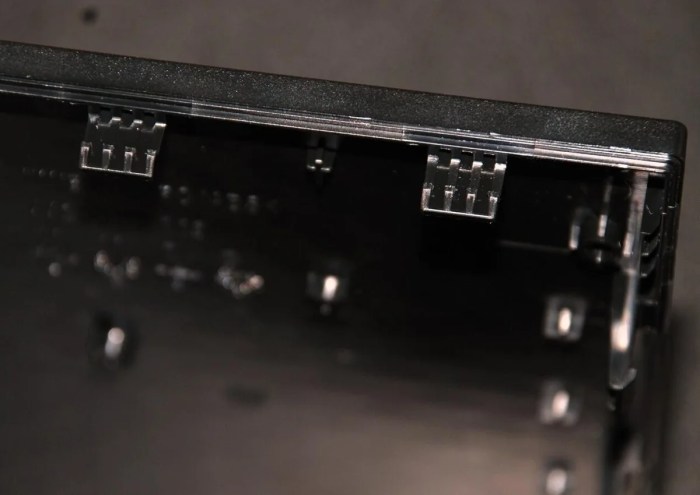 Roku netflix player carplay automakers vergecast