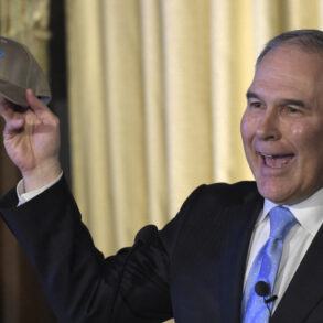Epa administrator scott pruitt emails fossil fuel industry