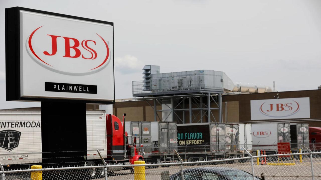 Jbs cyberattack fbi revil sodinokibi criminal group