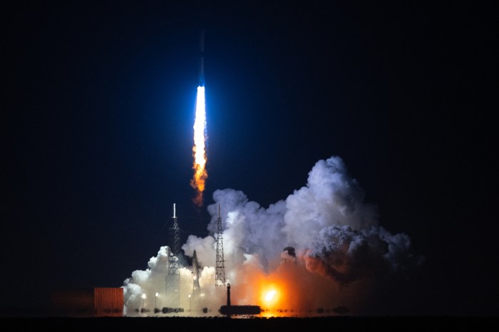 Blue origin new glenn rocket launch how to watch time date