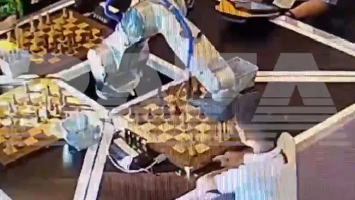 Chess robot breaks childs finger russia tournament