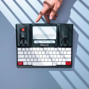 Freewrite traveler typewriter distraction free indiegogo kickstarter