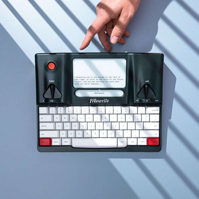 Freewrite traveler typewriter distraction free indiegogo kickstarter