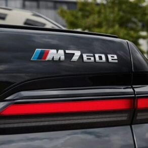 Bmw m760e plug in hybrid 7 series debut