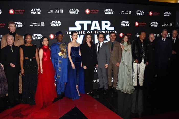 Star wars disney rise of skywalker singapore kiss ban