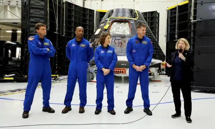 Nasa companies artemis selects spacex landers missions dynetics Nasa artemis moon return landing trump administration jim bridenstine