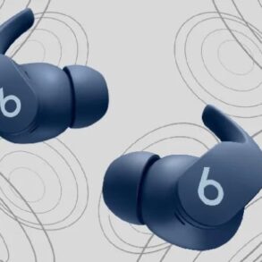 Apple macbook pro m4 beats studio buds plus airtags deal sale