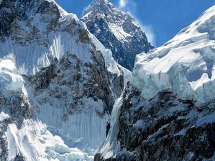 Everest mount glaciers himalayan melting climbing climate microplastics researchers reveal satellite spy rapidly climbers newyorker Everest mount glaciers himalayan melting climbing climate microplastics researchers reveal satellite spy rapidly climbers newyorker