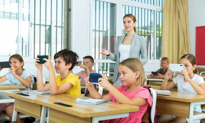 Using Smartphones in the Classroom: A Guide for Teachers Lg please get your software sorted out so we can love your phones