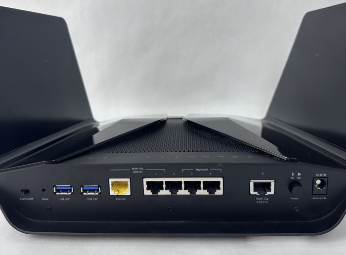 Netgear nighthawk raxe500 vs rog rapture gt axe11000