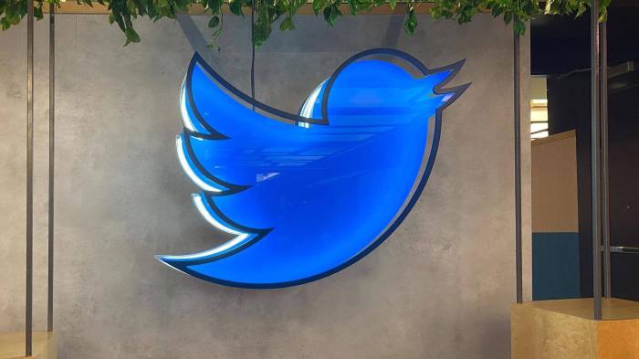 Twitter upvote downvote test better tweets