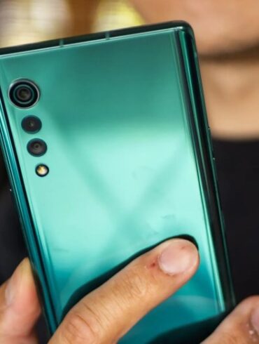 Lg considers sellling its smartphone business vietnamese conglomerate
