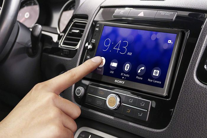 Cadillac infotainment system safety apple carplay android auto