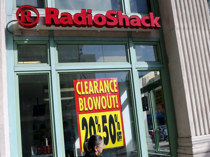 Radioshack closing bankrupt twitter sad