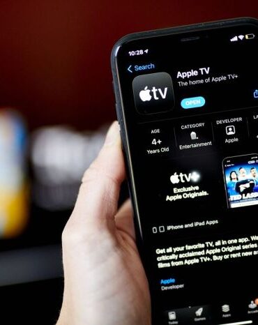 Google and apple grilled on app store policies in tense senate hearing