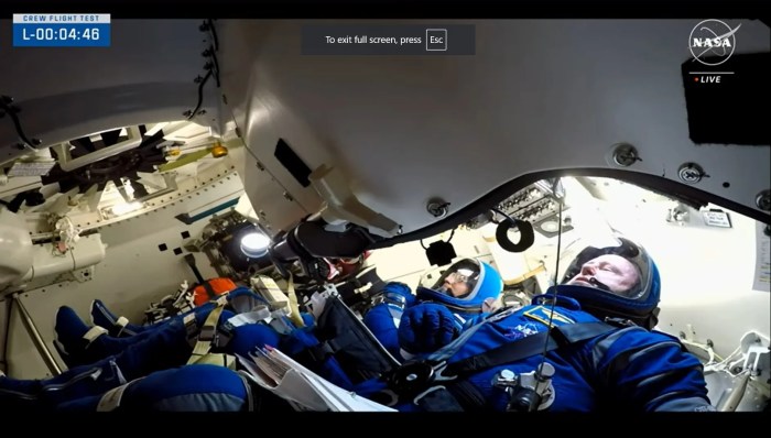 Nasa livestream astronauts launch iss peggy whitson female commander