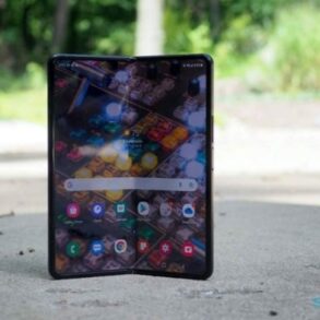 Samsung ads stock apps weather pay health