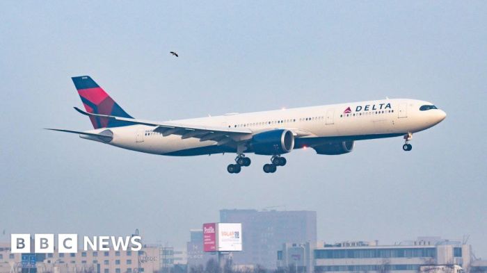 United delta airlines change fee eliminate covid