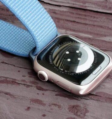 Apple new eighth generation ipad watch series 6 se available now order