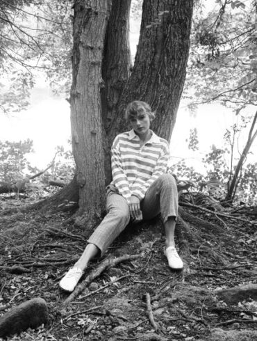 How to listen to taylor swift surprise album folklore