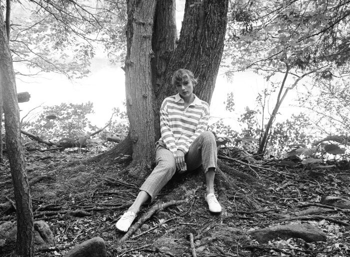 How to listen to taylor swift surprise album folklore